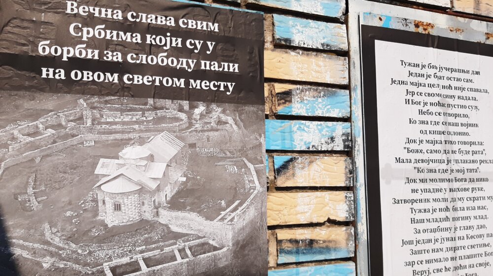 U Zrenjaninu osvanuli plakati "Večna slava svim Srbima palim za slobodu na ovom svetom mestu" 1