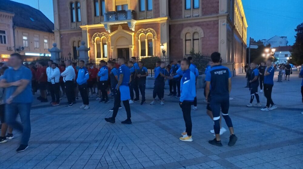 APV: Sportski klubovi iz Novog Sada i deca zloupotrebljeni na skupu podrške poginulim Srbima na Kosovu 1