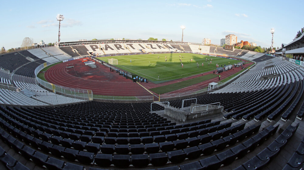 Za upad na teren tokom derbija uslovna kazna od šest meseci zatvora, 100.000 dinara i zabrana 1
