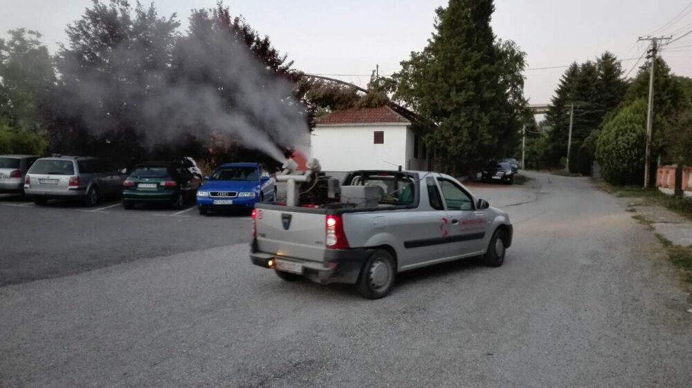 "Možeš da se mažeš čim god hoćeš": Šta je uzrok višednevne najezde komaraca kakva nije viđena za 50 godina? 3