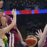 (VIDEO) Komšijski dueli u razigravanju: Letonci peti, njihov Žagars nadmašio i Kukoča u rekordu po asistencijama, Slovenci sedmi 7