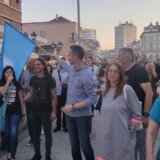 U Novom Sadu održan 13. protest protiv nasilja: Roditelji su ispratili decu u škole krijući svoj strah 9