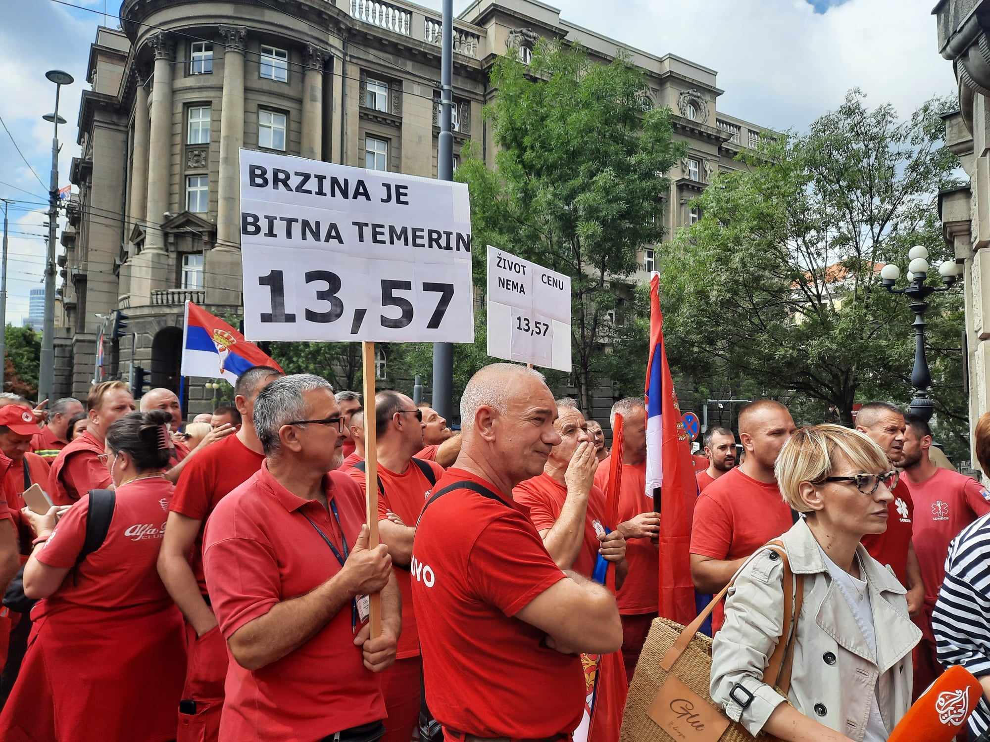 (VIDEO/FOTO) Protest vozača saniteta ispred Vlade Srbije zbog malih plata 2