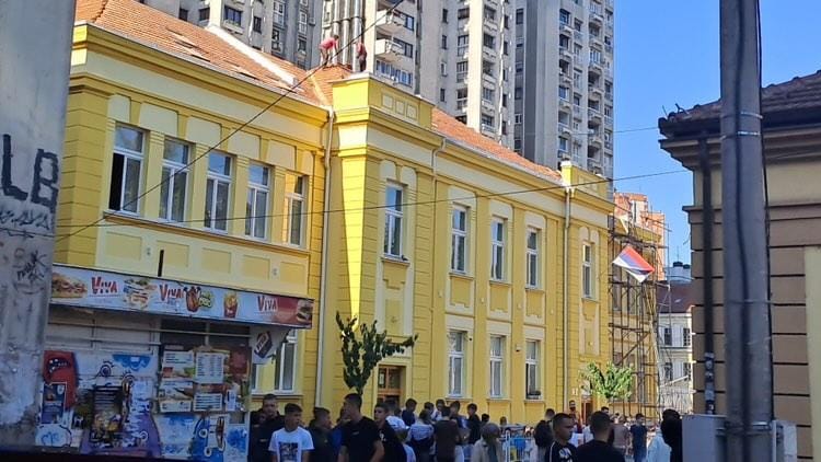 SSP: Zašto se posle čitavog leta radovi na krovu škole izvode tokom velikog odmora? 1