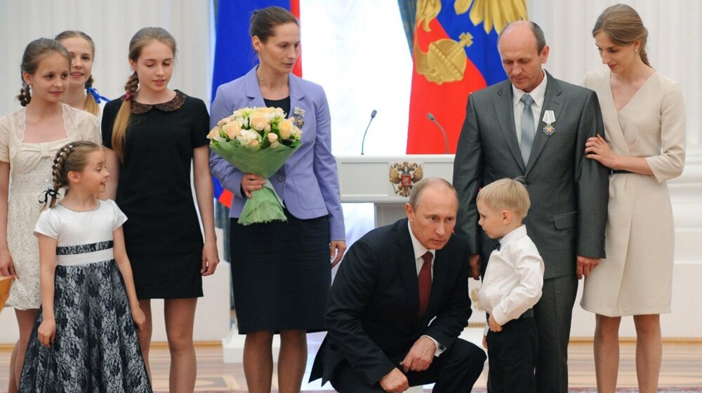 "Rusija priprema sledeću generaciju da umre za svoju zemlju": Autorka knjige o Putinovoj Rusiji o novom obrazovnom programu 1