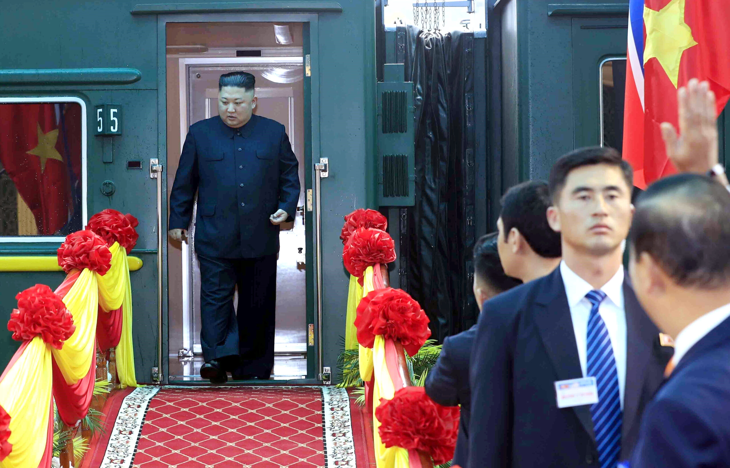 “Luksuz, koji ide samo 60 kilometara na sat”: Kako izgleda oklopni voz severnokorejskog lidera Kim Džong Una? (FOTO) 3