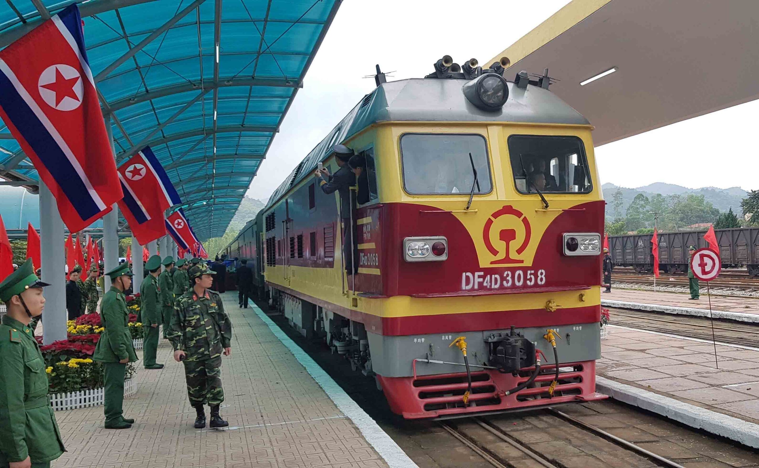 “Luksuz, koji ide samo 60 kilometara na sat”: Kako izgleda oklopni voz severnokorejskog lidera Kim Džong Una? (FOTO) 2