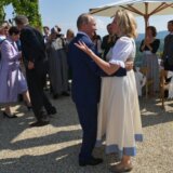 "Od plesa sa Putinom do preseljenja u Rusiju": Bivša šefica diplomatije Austrije sa svojim ponijima našla dom u Sankt Peterburgu 5
