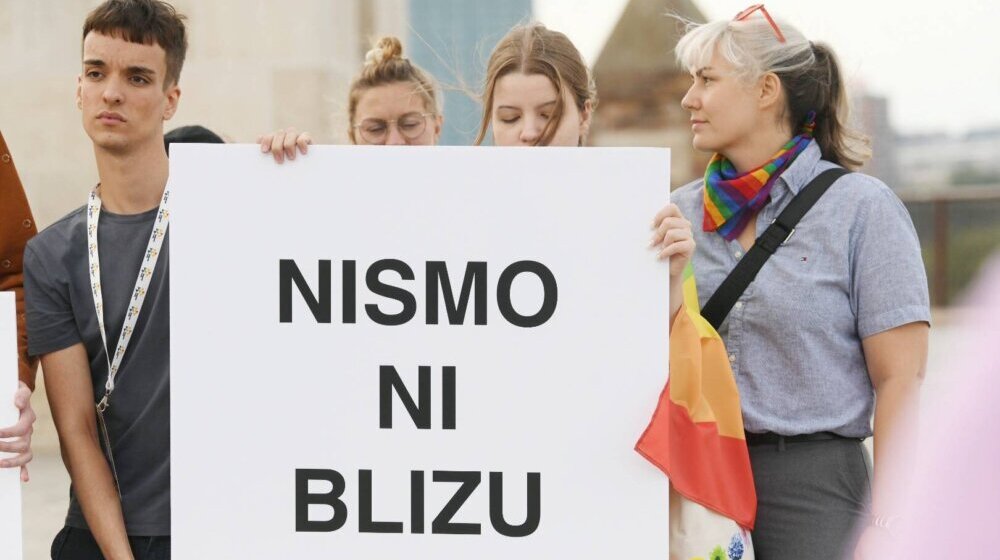 "Burno u Beogradu": Kako regionalni mediji izveštavaju o Paradi ponosa u Beogradu 1