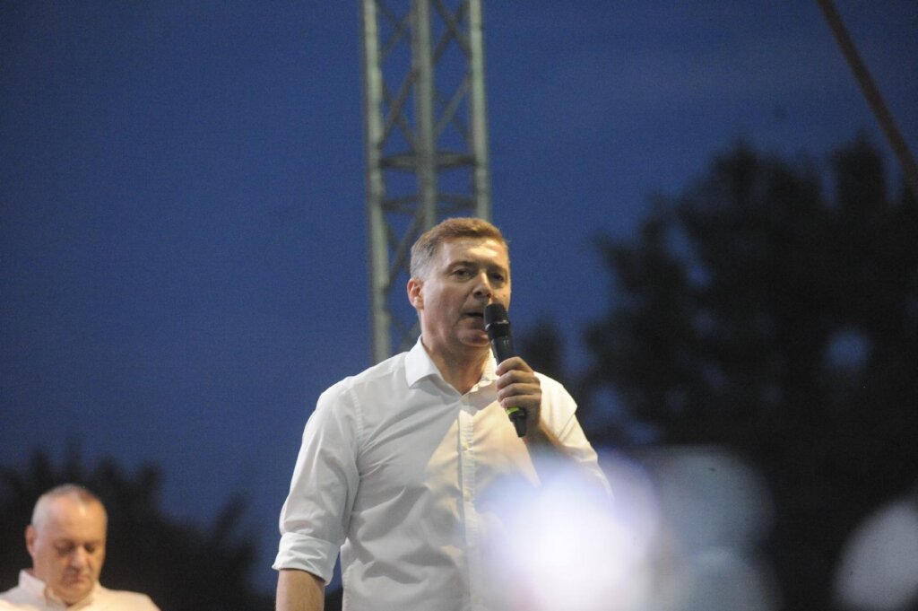 "Čeka nas velika borba, u decembru": Kako je izgledao 22. protest "Srbija protiv nasilja" u slikama (FOTO) 6