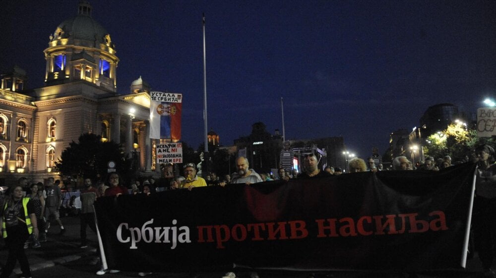 "Čeka nas velika borba, u decembru": Kako je izgledao 22. protest "Srbija protiv nasilja" u slikama (FOTO) 1