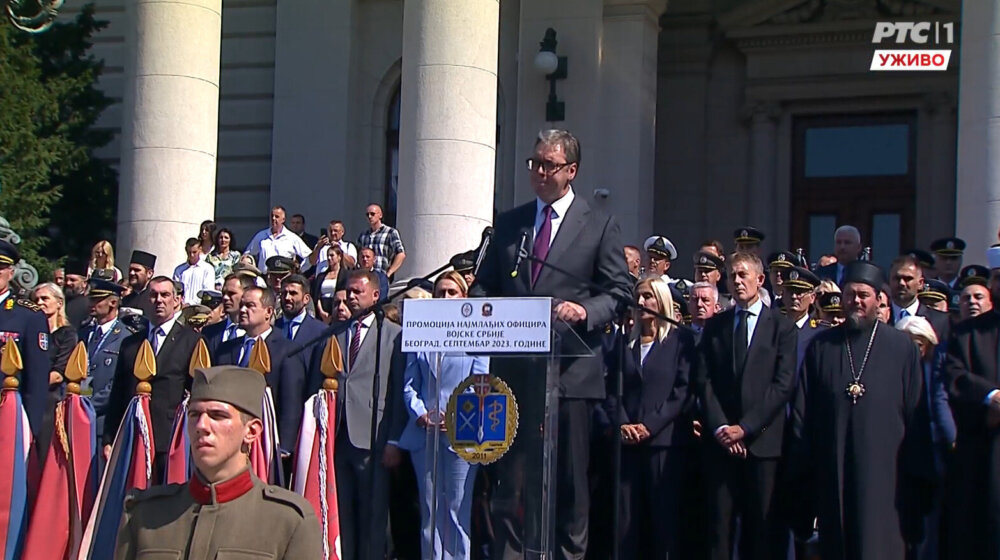 "Lepo je i časno biti vojnik i služiti otadžbini": Vučić se obratio najmlađim oficirima Vojske Srbije 1