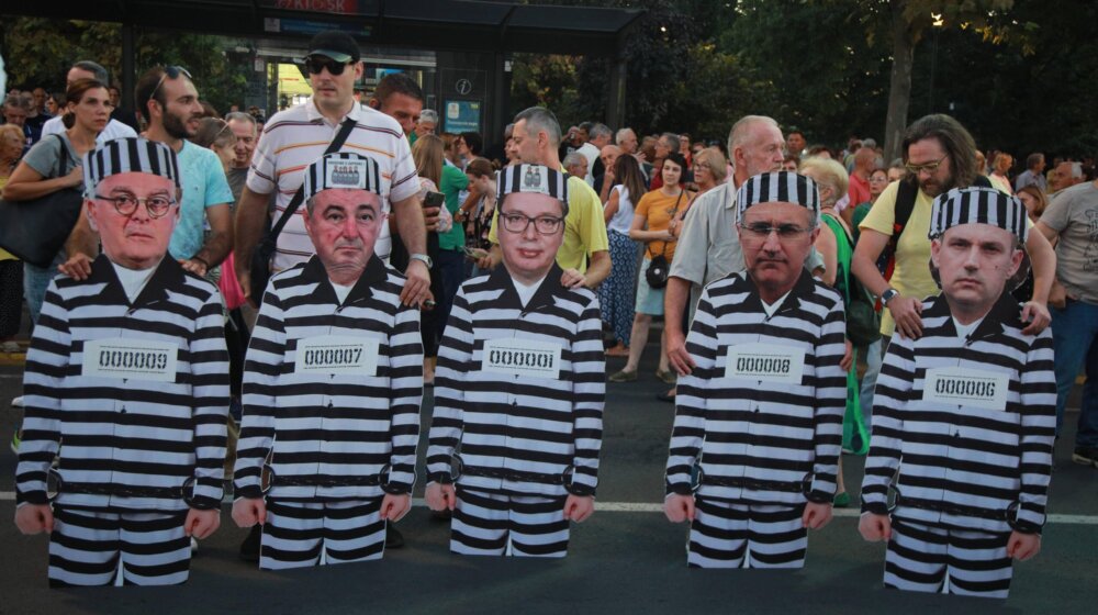 “Vučićevo prostačko ruganje”: Kako su regionalni mediji izveštavali o 18. protestu “Srbija protiv nasilja”? 1