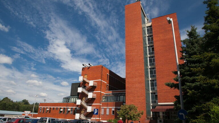 Zbog čega Grad Valjevo finansira edukaciju ili dopunski rad beogradskih lekara u bolnici? 1