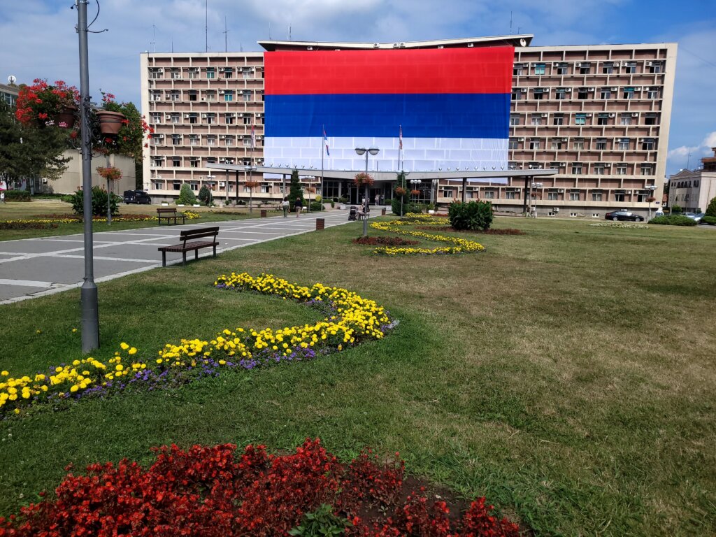 Gradonačelnik čestitao Dan zastave: Nadmašili Pink, pomešali znamenja, komentarišu Kragujevčani (FOTO) 3