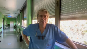 "Pacijentkinja je bila hitan slučaj, operacija na otvorenom srcu je završena": Kardiohirurg dr Željko Bojović spasao je život i poslao poruku građanima (FOTO / VIDEO) 3