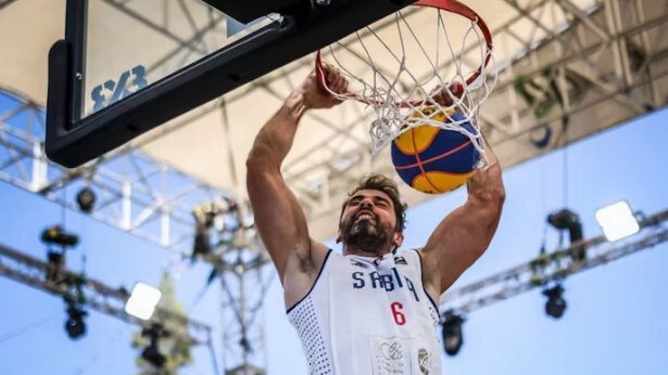Srpski basketaši osvojili zlatnu medalju na Evropskom prvenstvu, Stojačić pogodio za trijumf (VIDEO) 1