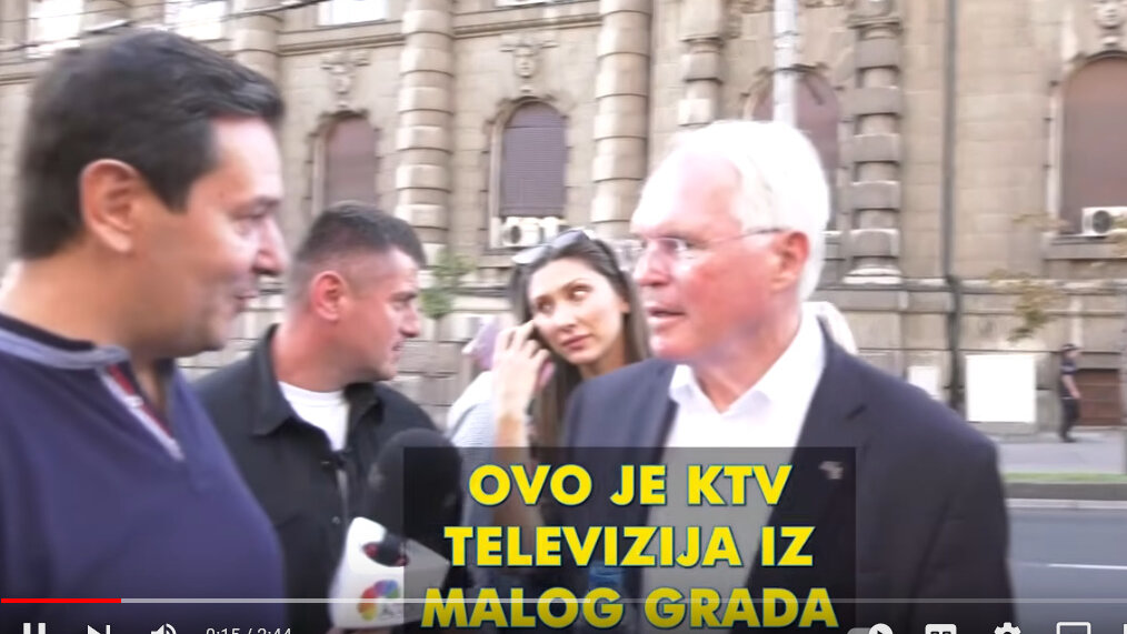 Nemanja Sarovic hält US-Botschafter Christopher Hill bei Pride an und stellt ihm eine Reihe von Fragen (VIDEO) – Politik