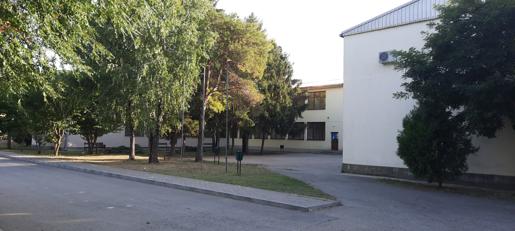 "Dobili smo donaciju, ali iz škole nas pritiskaju da kupujemo skupe komplete knjiga": Roditelji u Ravnom Selu u borbi za besplatne udžbenike 3 "Dobili smo donaciju, ali iz škole nas pritiskaju da kupujemo skupe komplete knjiga": Roditelji u Ravnom Selu u borbi za besplatne udžbenike 3