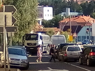(FOTO) Preusmeravanje saobraćaja preko Starog kamenog mosta u Raškoj ugrožava živote ljudi 2