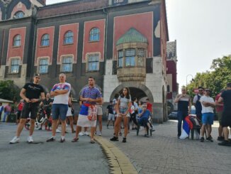 (FOTO) "Skači! Hvataj loptu! Tako je bre!": Kako su Subotičani bodrili košarkaše u finalu Svetskog prvenstva 4