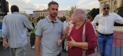 Završen 20. protest "Srbija protiv nasilja" ispred RTS-a: Srbija nije gluva soba u kojoj se čuje "samo za parizer" (FOTO) 6