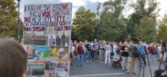 Završen 20. protest "Srbija protiv nasilja" ispred RTS-a: Srbija nije gluva soba u kojoj se čuje "samo za parizer" (FOTO) 3