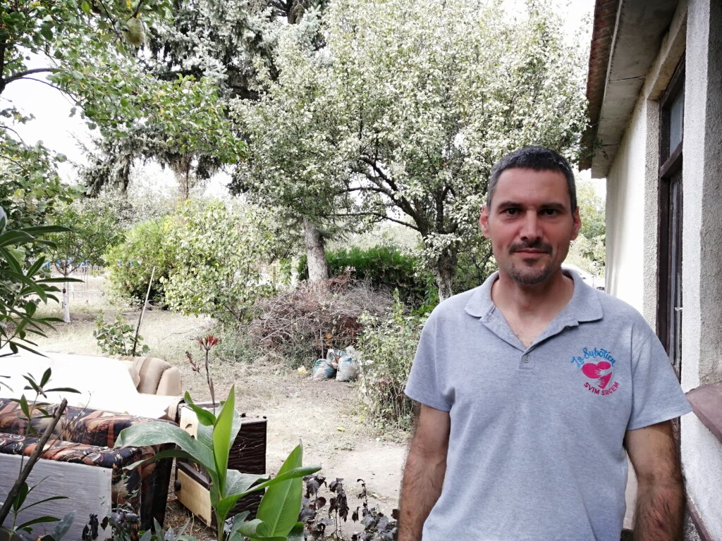 Ceo život je popravljao za njima, a sada oni popravljaju za njega: Bivši učenici subotičke škole obnavljaju trošnu kuću školskom domaru 3