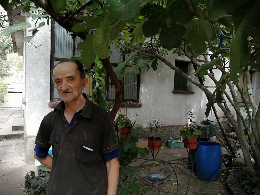 Ceo život je popravljao za njima, a sada oni popravljaju za njega: Bivši učenici subotičke škole obnavljaju trošnu kuću školskom domaru 2