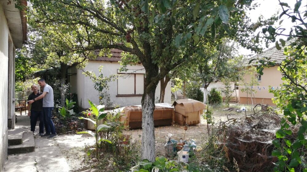 Ceo život je popravljao za njima, a sada oni popravljaju za njega: Bivši učenici subotičke škole obnavljaju trošnu kuću školskom domaru 1