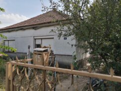 Ceo život je popravljao za njima, a sada oni popravljaju za njega: Bivši učenici subotičke škole obnavljaju trošnu kuću školskom domaru 8