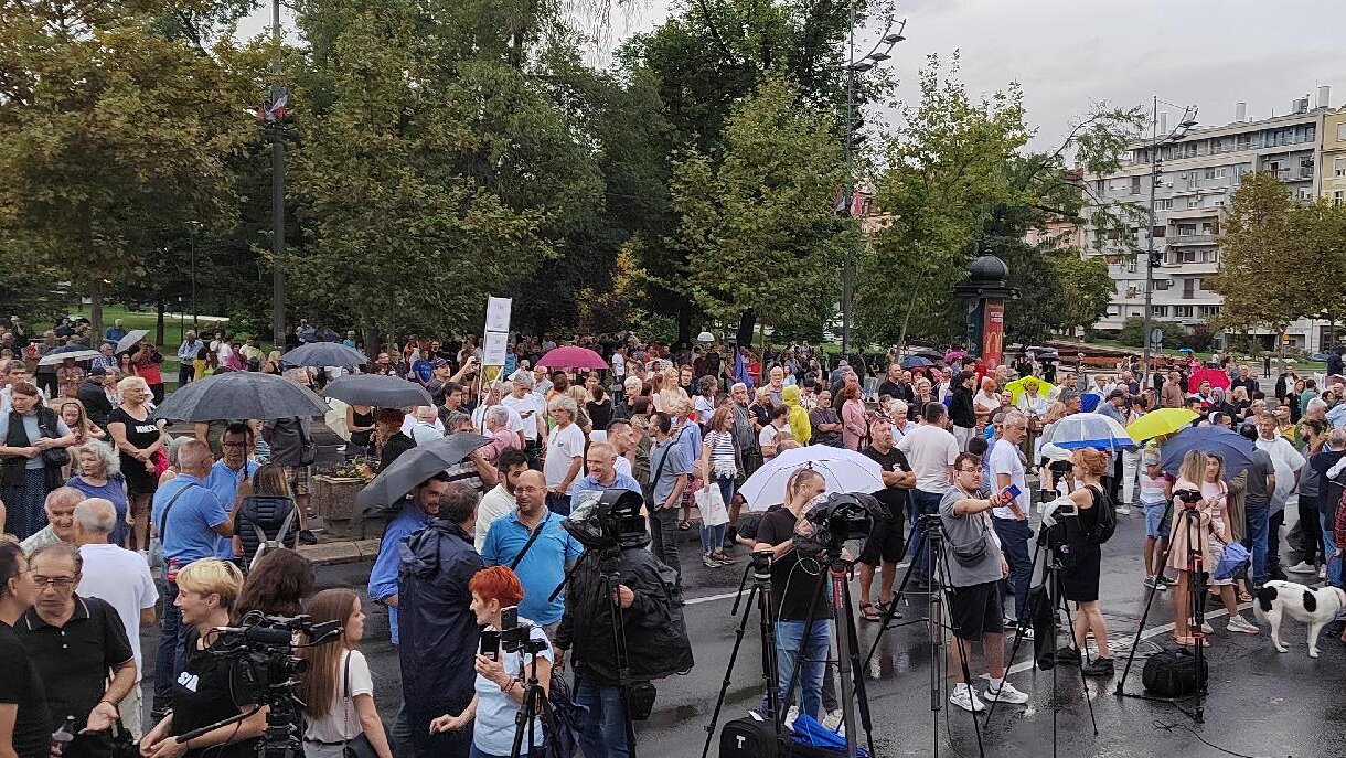 "Država i narod su taoci mafije": Kako je izgledao 21. protest Srbija protiv nasilja u slikama (FOTO) 2 "Država i narod su taoci mafije": Kako je izgledao 21. protest Srbija protiv nasilja u slikama (FOTO) 2
