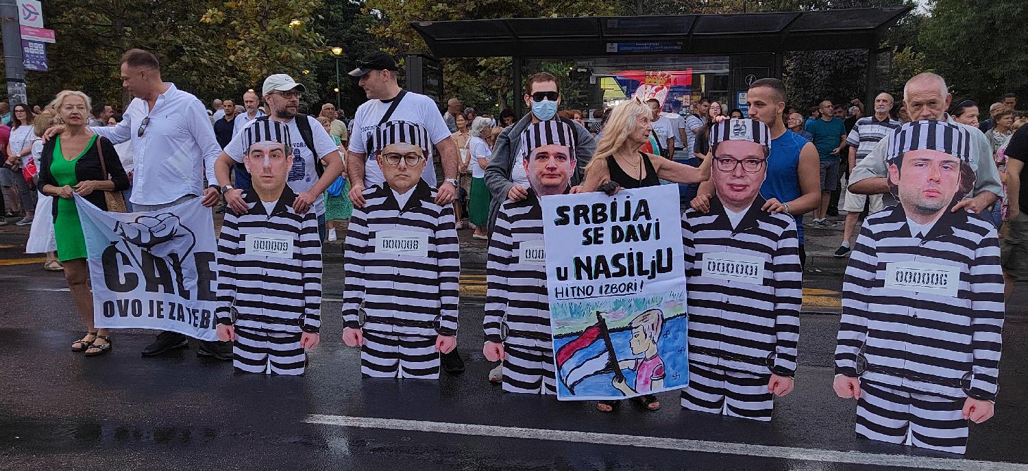 "Država i narod su taoci mafije": Kako je izgledao 21. protest Srbija protiv nasilja u slikama (FOTO) 18 "Država i narod su taoci mafije": Kako je izgledao 21. protest Srbija protiv nasilja u slikama (FOTO) 18