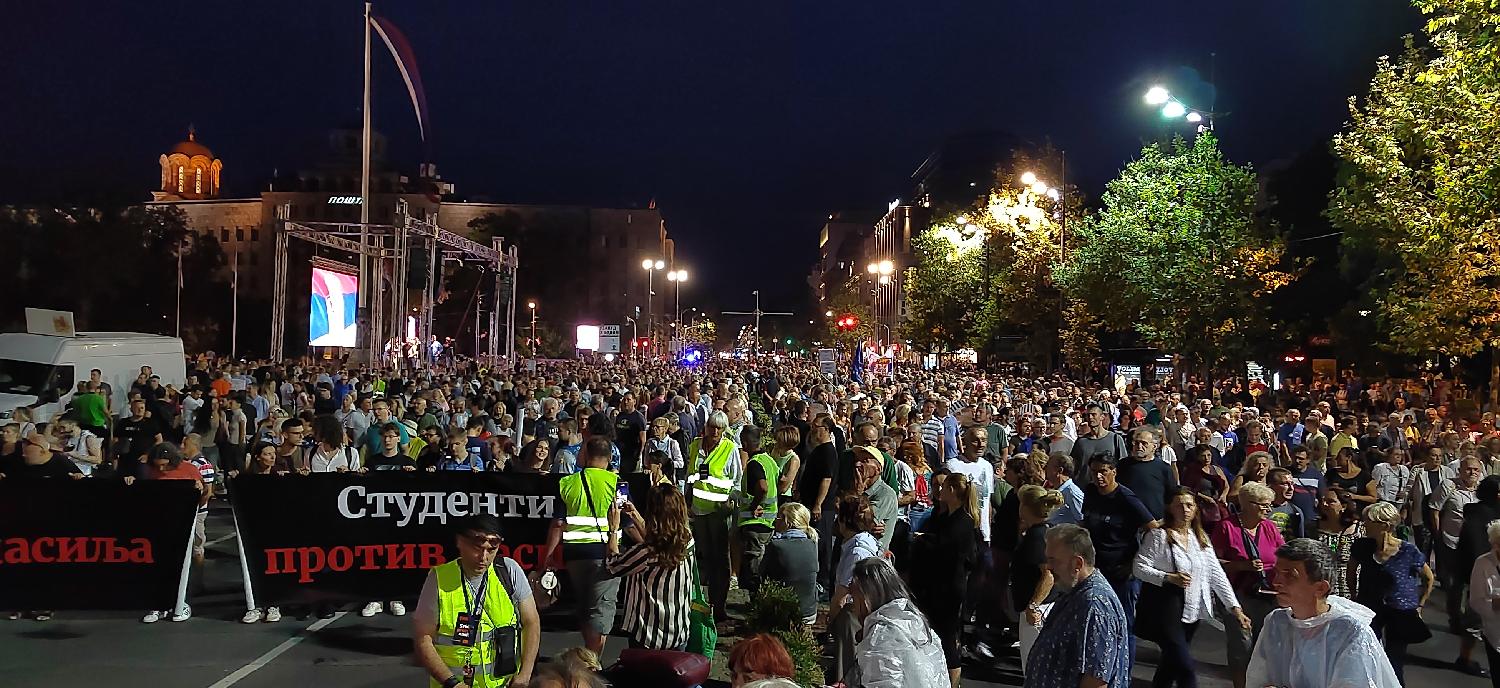 "Država i narod su taoci mafije": Kako je izgledao 21. protest Srbija protiv nasilja u slikama (FOTO) 6 "Država i narod su taoci mafije": Kako je izgledao 21. protest Srbija protiv nasilja u slikama (FOTO) 6