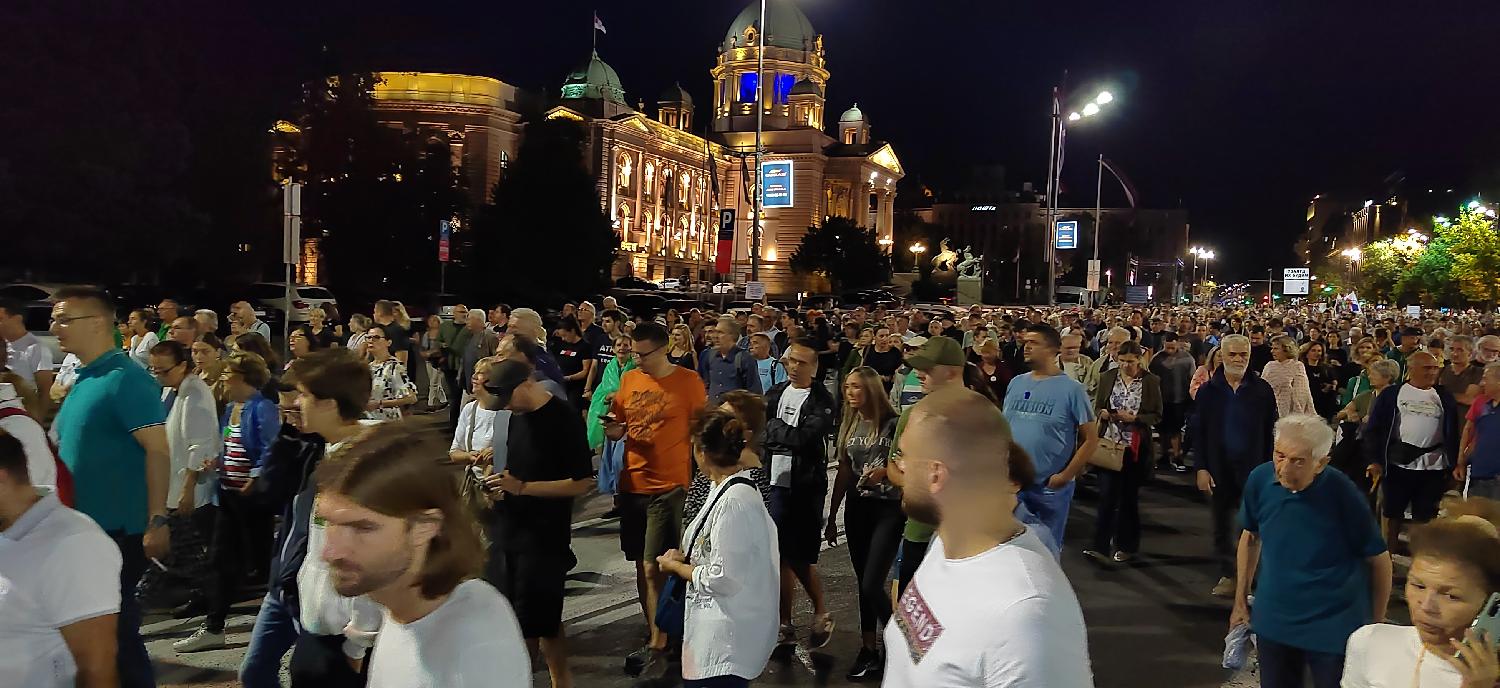 "Država i narod su taoci mafije": Kako je izgledao 21. protest Srbija protiv nasilja u slikama (FOTO) 8 "Država i narod su taoci mafije": Kako je izgledao 21. protest Srbija protiv nasilja u slikama (FOTO) 8
