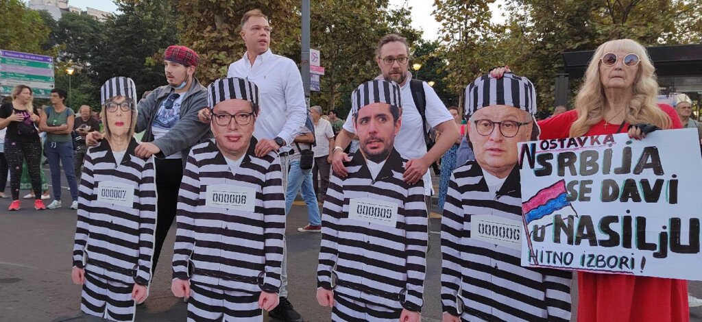 "Čeka nas velika borba, u decembru": Kako je izgledao 22. protest "Srbija protiv nasilja" u slikama (FOTO) 3