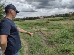 "Pomažite, pocrkasmo": Stanovnici kragujevačkog naselja Grujina česma decenijama se dave u fekalnoj kanalizaciji (FOTO, VIDEO) 8
