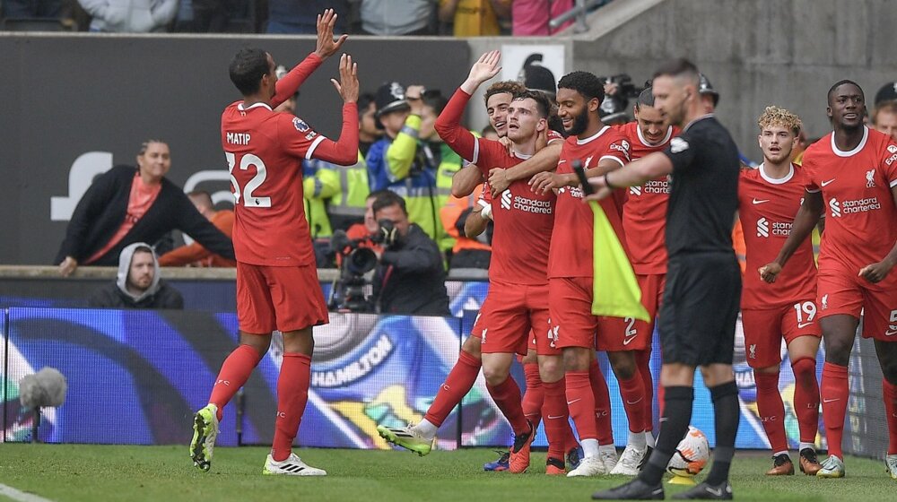 Fudbaleri Liverpula u gostima pobedili Vulverhempton posle preokreta i preuzeli prvo mesto na tabeli Premijerlige 1