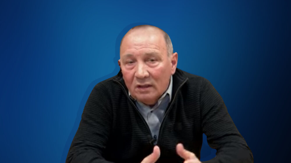 Ko je direktor Gimnazije u Čačku čiji je kolektiv odbio da radi po smernicama Ministarstva prosvete? 1