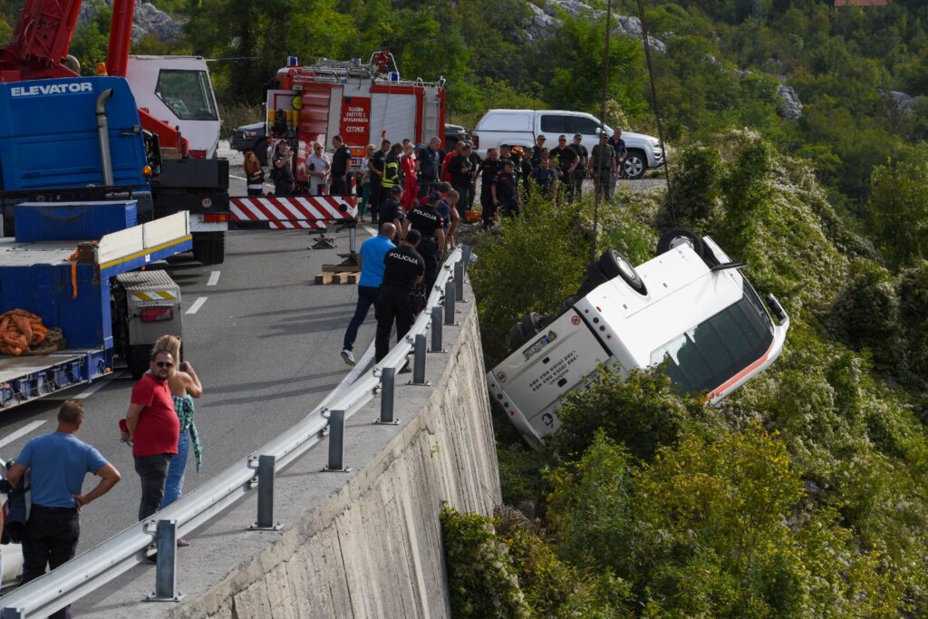 (VIDEO) U sletanju autobusa kod Cetinja poginuli britanski državljanin i crnogorska državljanka 2