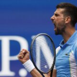 (VIDEO) Đoković rekao da ga motivišu dueli sa publikom u Njujorku, pa zapevao: Moraš da se boriš za svoje pravo da se zabavljaš 7