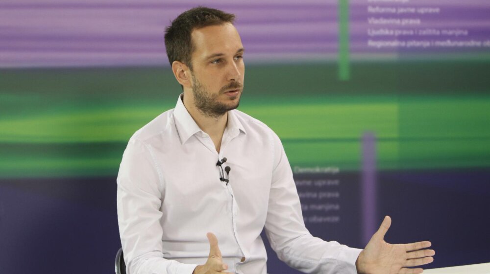 Burazer: Srbija deklarativno teži članstvu u EU, ali vlasti rade na tome da se ljudima ogade i Unija i evropske integracije 1