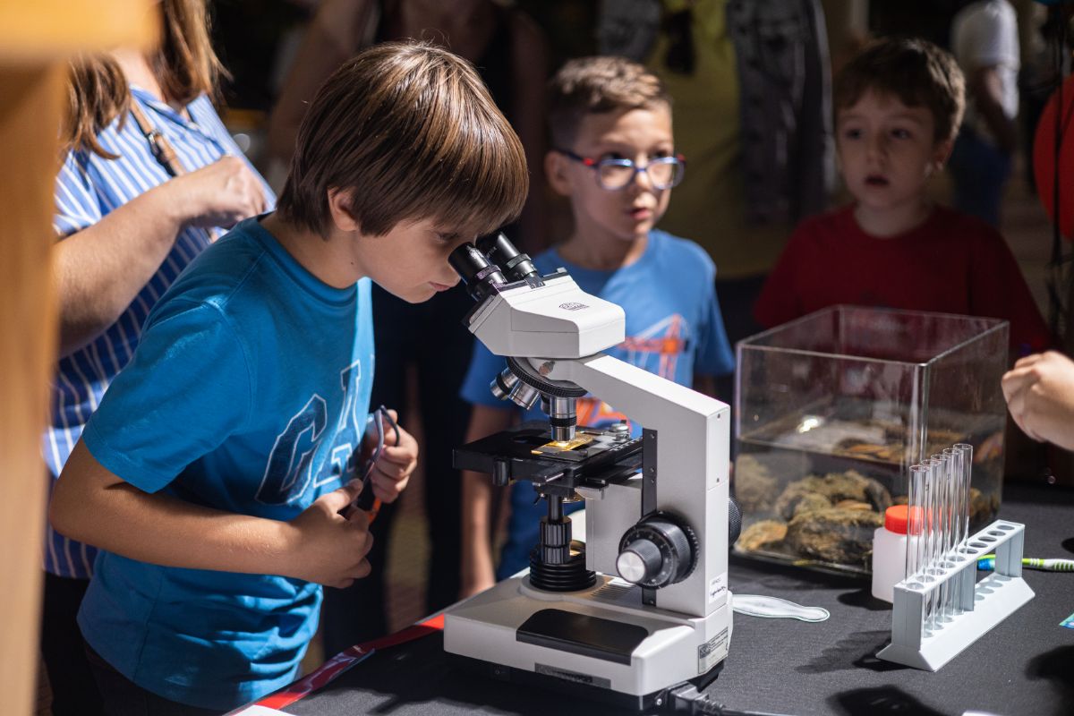 Srbija sijala istraživačkim žarom, u Beogradu dodatni dan naučne fešte 2 Srbija sijala istraživačkim žarom, u Beogradu dodatni dan naučne fešte 2