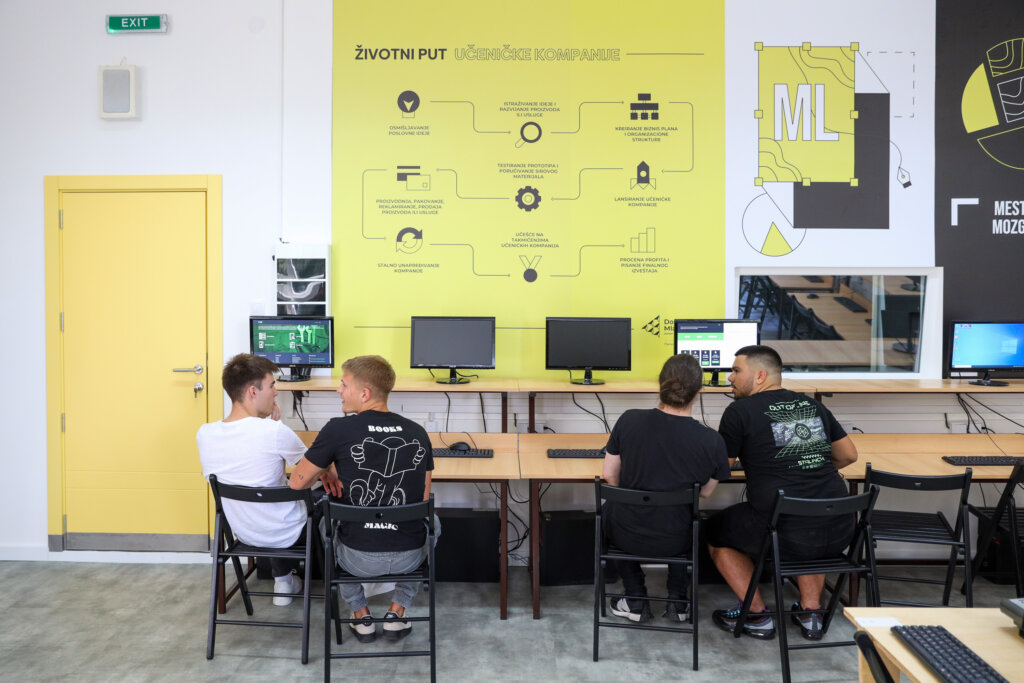 Mreža Mejkers labova se proširuje na nove škole i nacionalne partnere: Na početku školske godine Mladenovac dobio učionicu budućnosti 3