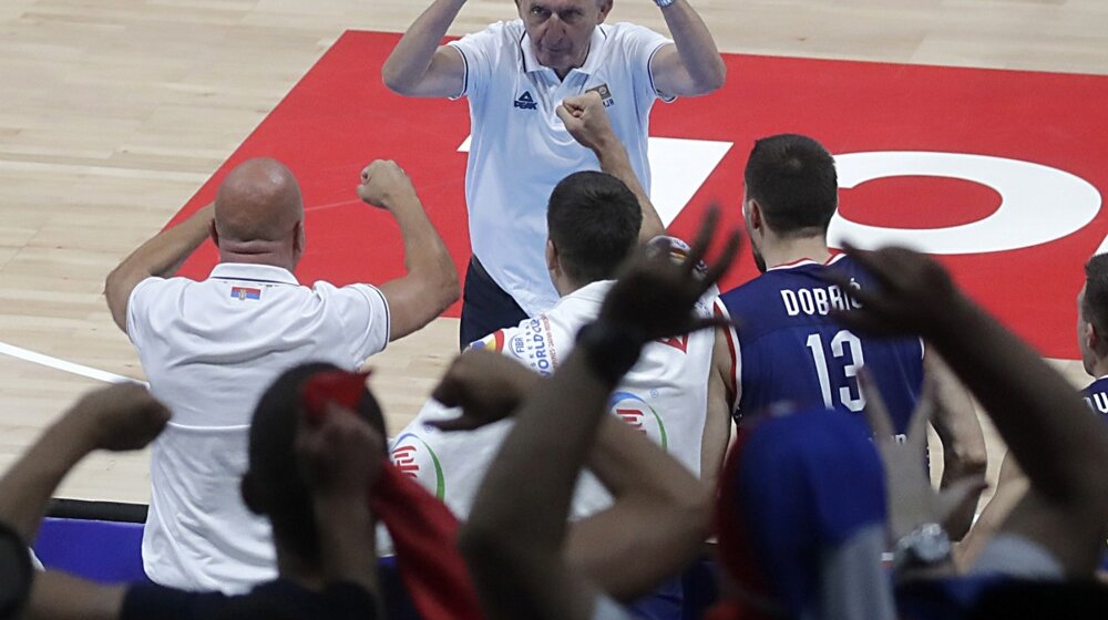 (VIDEO) Selektor Pešić na poseban način motivisao igrače pre duela sa Litvanijom, evo šta je napisao na tabli u svlačionici 1