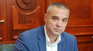 Ko je od čelnika lokalnih samouprava u Zlatiborskom okrugu podneo ostavke po nalogu Vučića i vrha SNS? 4