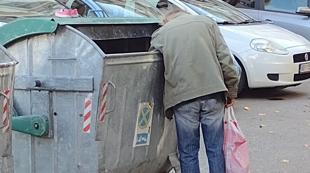 Penzioneri jedva preživljavaju, predsednikova „pojeftinjenja” su uvreda našeg dostojanstva: Dobrila Desivojević iz Zajedno Kragujevac 1