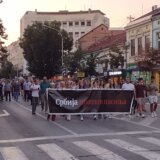 Blokada kod spomenika Štafeti na 15. protestu Srbija protiv nasilja u petak u Kragujevcu 12