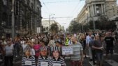 Završen protest "Srbija protiv nasilja": Na zgradu Pinka bacana jaja i toalet papir, obezbeđivalo privatno obezbeđenje (VIDEO, FOTO) 3