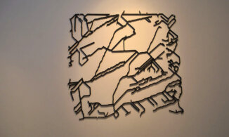 Rad Petra Sibinovića u GG Užice Foto Nenad Kovačević (2) „Reciklirane strukture“ Petra Sibinovića u Užicu: Skulpture od prerađenih plastičnih materijala (FOTO) 8